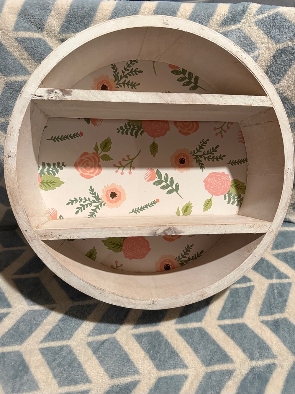 Round Wooden Wall Shelf with Floral Backing – Whitewashed Farmhouse Display 18’
